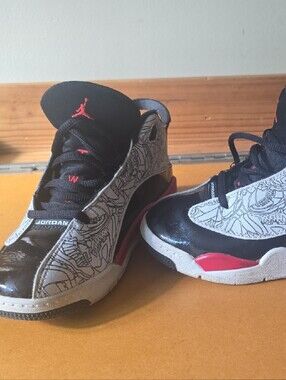 Jordan Kids Dub Zero, Black, White and Red Graphic Sneakers